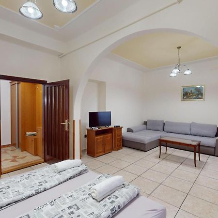 Herczeg Apartment Μίσκολτς Εξωτερικό φωτογραφία